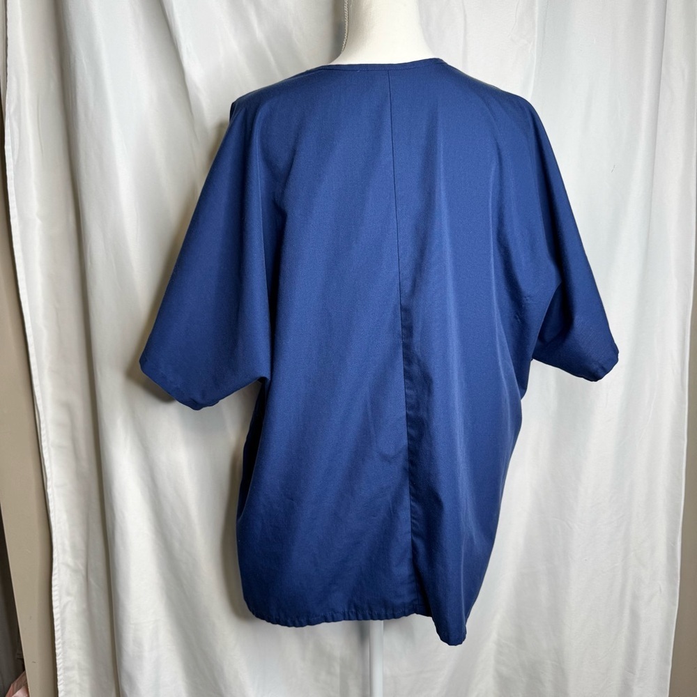 Men's V-Neck Short Sleeve Top in Navy - Picture 5 of 11